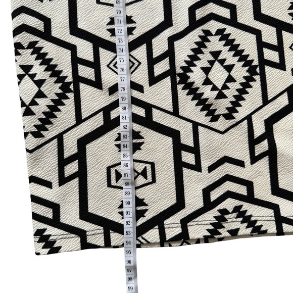 Papaya Black Sleeveless Geometric Bodycon Dress Black White Size S - Picture 7 of 7